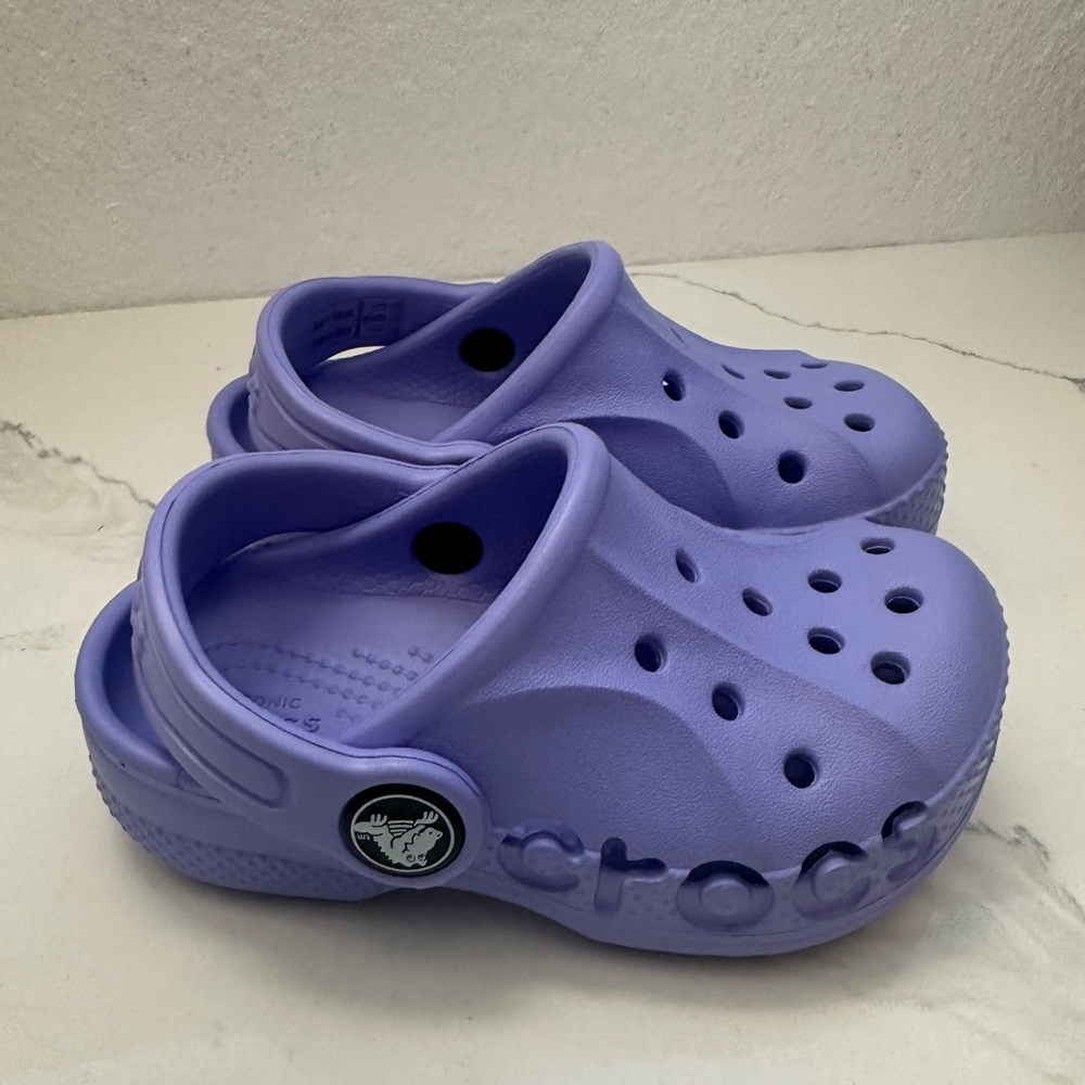 NWOT TODDLER CROCS BAYA CLOG
COLOR: DIGITAL VIOLET
SIZE: C6